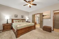 Family Style 6 Bedroom Home, 2 Pools, New Patio Furniture!  Clean & Relaxing!
