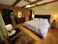 Private, Pet Friendly Lake... Perfect Location. Secluded, Yet 1 Mile to Main St - Alppimaja