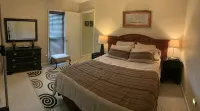 Executive home minutes to downtown Greenville, GHS, Swamp Rabbit Trail Sleeps 10 - Homestays