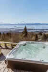Spacious  MILLION DOLLAR VIEW home w/ fitness room, hot tub in charming Homer - 4-stjärniga