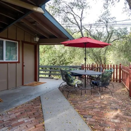 Sequoia House ~ 1 Mile from Park Entrance!