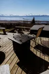 Spacious  MILLION DOLLAR VIEW home w/ fitness room, hot tub in charming Homer - 4-stjärniga