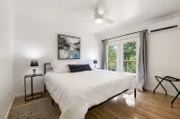 LAKEVIEW- Newly updated, minutes to marina - 3-Star