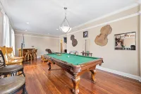 Downtown loft in the heart of Lodi. Great for large groups! - 3-Star