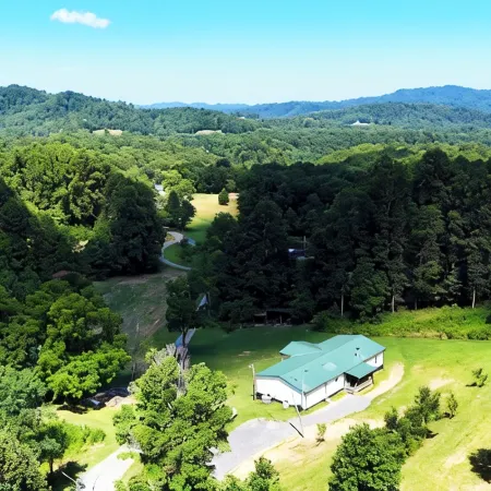 “Paradise Hill” A Charming 3-bedroom house in the country.