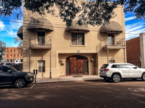OXFORD PRIME LOCATION / ON THE SQUARE!! WALKING DISTANCE TO CAMPUS - 4-Star