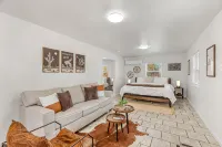 Honky Tonk Hideaway - Homestays