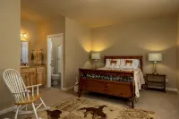 Spacious Western Home on 2 acres in the Pines close to Crater Lake - 3성급