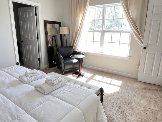 Amazing New Luxury 2 Bdrm Townhome Pool South Charlotte in Heart of Ballantyne