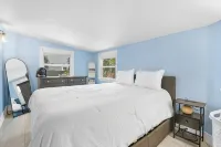 Cozy Cottage! 1 Mile from Downtown & St. Pete Pier - Bungalows