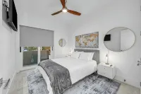 Riverview Oasis- Riverfront Paradise with Dock, Elevator, Private Pool & Kayaks - 4つ星