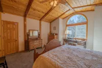 Valley View Cabin,Lake view, 6 bedrooms, Hot tub, walk distance to village - Wifi