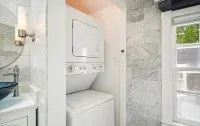 Historic Home with Parking Steps From Capital & USNA - badewanne