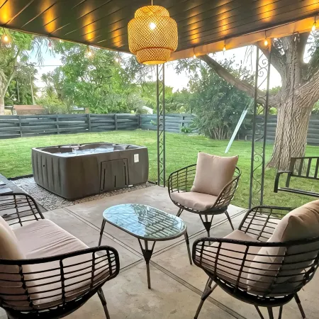 Hot Tub ~ Media Room ~ Game Room ~ USU .4 miles