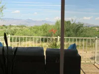 Damselfly Studio. Contemporary, comfortable retreat with gorgeous views near SNP - Condos