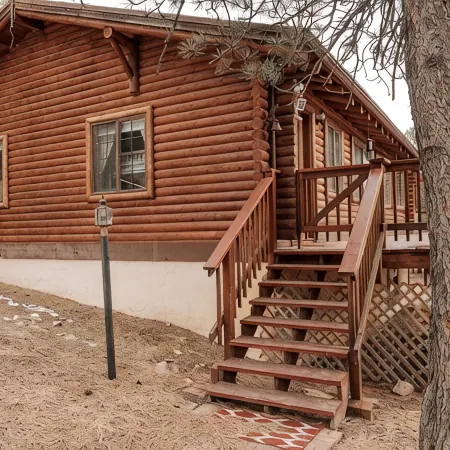 Cozy cabin in the woods. 12 min from the Angel Fire ski resort; 6 to golf course