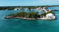A rare combination of central location convenience & private island seclusion - Apartments