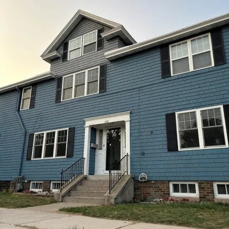 Gorgeous 6-Bedroom House. Sleeps 14 .3 Mile from the Beach!