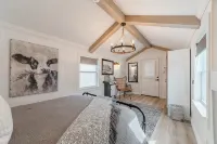 Glamping in Spicewood TX Hill Country ~ Cabin 3 The Sonnie at Green Acres - 4 tähden