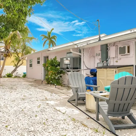 Beautiful Beach House , Priv. Beach Access, Private Pool