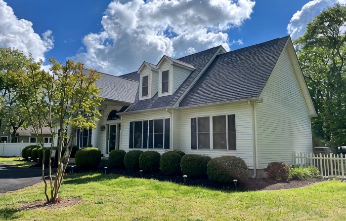 Beautiful, Spacious, Pet Friendly Home in 2 Miles from the Beach!