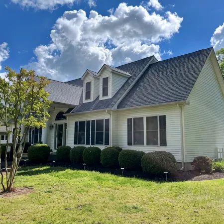 Beautiful, Spacious, Pet Friendly Home in 2 Miles from the Beach!