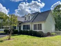 Beautiful, Spacious, Pet Friendly Home in 2 Miles from the Beach! - ブティック