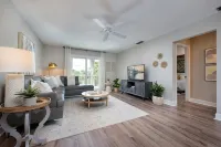 Walk to Nights of Lights- Lovely 2 Bedroom-1 Bath Excellent location. - โฮมสเตย์