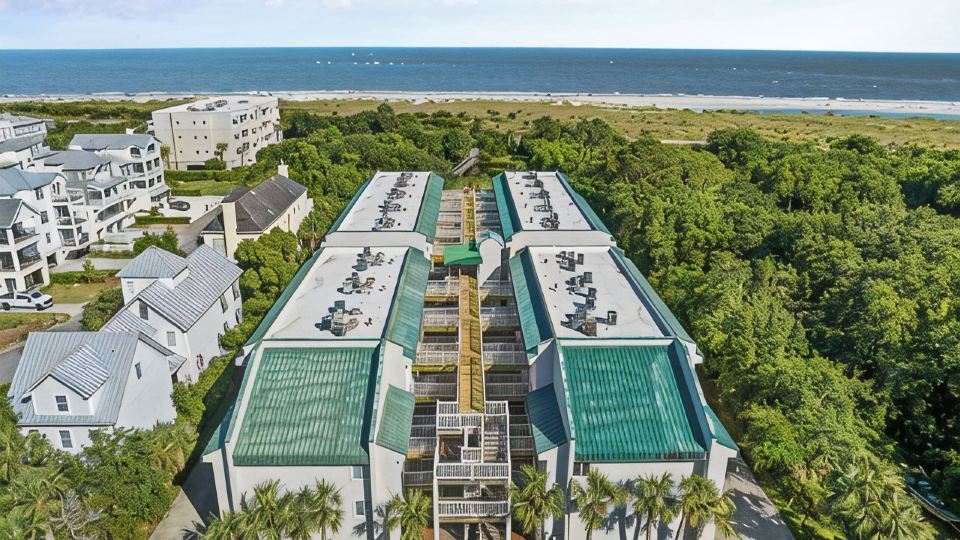 Totally renovated on beach, with pool, and bikes