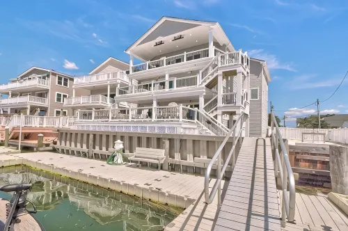 Luxury Paradise on the Bay!  3 Day & Weekly! Elks Members Welcome!! - balcony