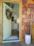 ♥ Sleep in the woods, wake to the birds - Hot tub,  King bed,  PRIVACY! - 4-Star