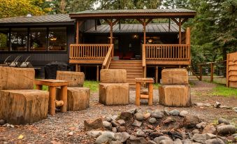 Family Cabin on Cowlitz River-Covered Deck/Hot Tub/Games! Pet Friendly!
