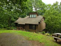 Cozy Bear Lodge on top of Casey's Mountain! - Great Location!! - Wi-Fi