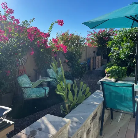 Lakeside 1 Bedroom Apt w/ living room, kitchenette and laundry