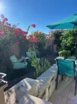 Lakeside 1 Bedroom Apt w/ living room, kitchenette and laundry - Apartments