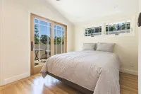 Centrally located Craftsman home - 4-Star