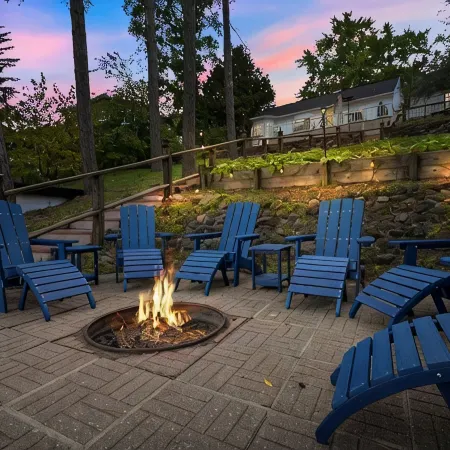 Lake Front Cottage with Amazing Firepit, Private Dock, Sleeps 6