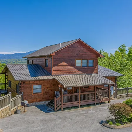 Majestic Mountain Views! Easy Road Access, Just 10Mins from Dollywood!