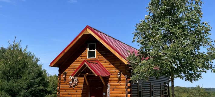 Paradise Peak Cabins “Songbird”outdoor hot tub in the heart of Amish Country Hotels in Holmes County