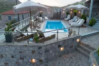 Lithoessa Luxury Apartments - piscina
