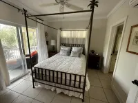 Beautiful, centrally located, short drive to beaches and stores. - familiaux