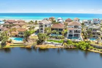 Biggest Yard in Area, Spa, Movie Theater & Game Room, On Lake&Across Gulf, 7 Bed - Jacuzzi