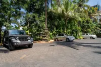 Treebo Grand Vistara Airport Suites, 500M from Cochin International Airport - Pysäköinti