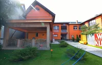 Pensiunea Trident - parking
