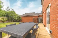4-Bedroom Retreat in Slough - By Tempstay - 2-Star