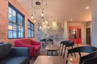 RedDoorz @ Kiaracondong Hotels in Batununggal