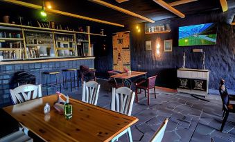 Green Flower Hotel - Housity