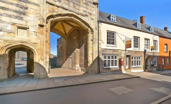 The Ancient Gatehouse & Rugantino Restaurant