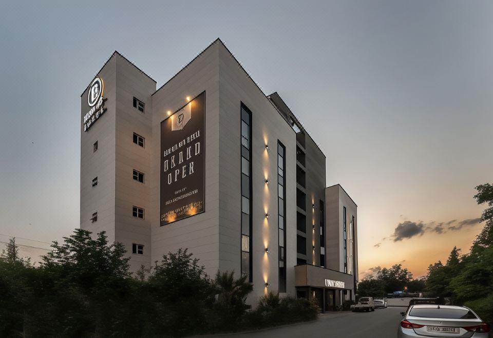 Browndot Hotel - Housity