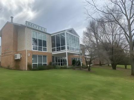 Tumbarumba Motel & Elms Restaurant Отели в г. Тамбарамба